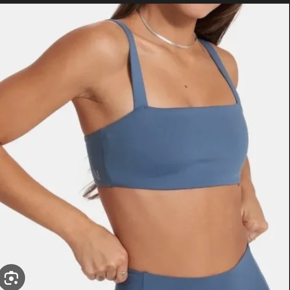 Vuori evolv square neck sports bra